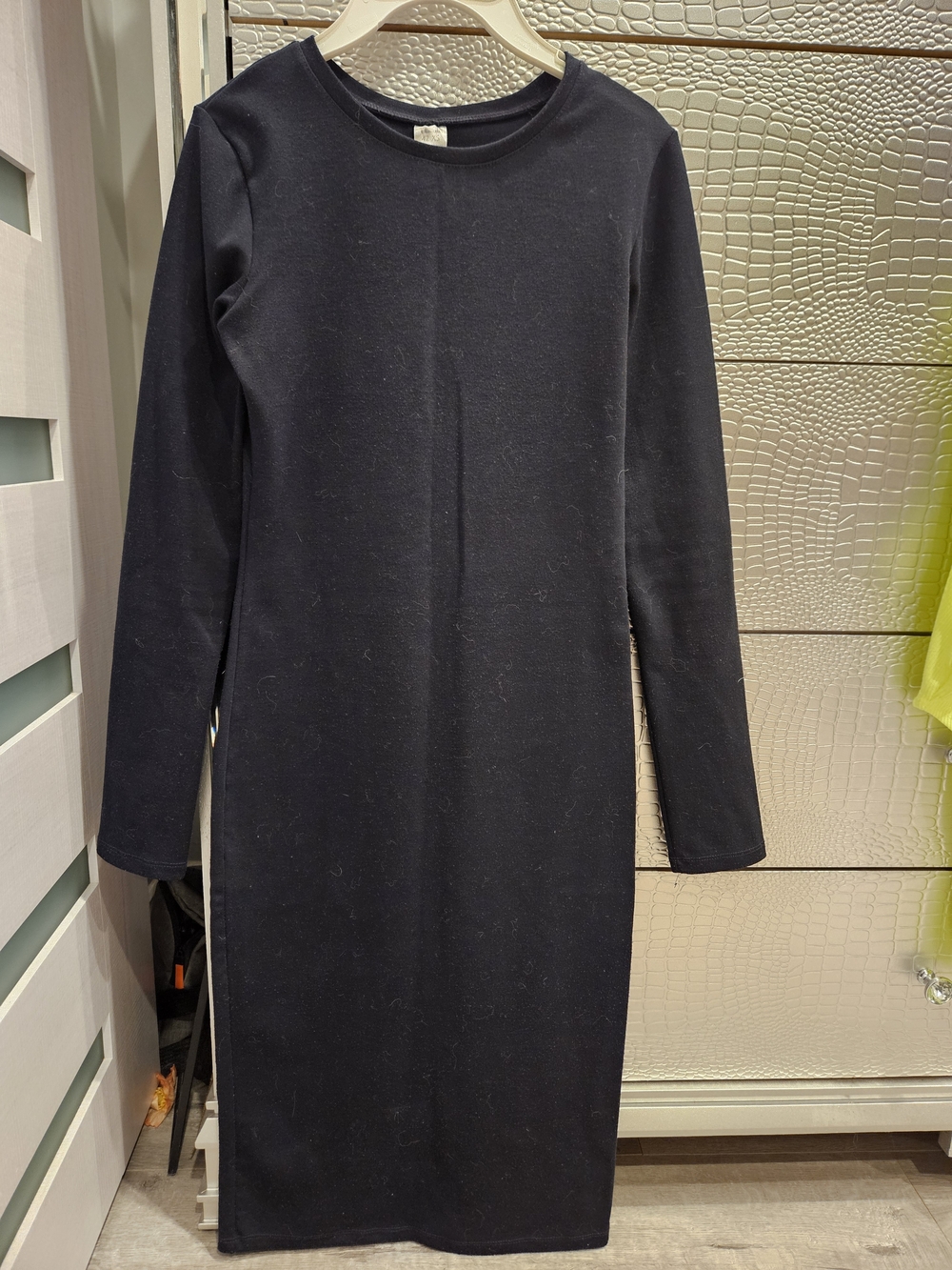 H&M Black Long-Sleeve Crew Neck Sheath Dress